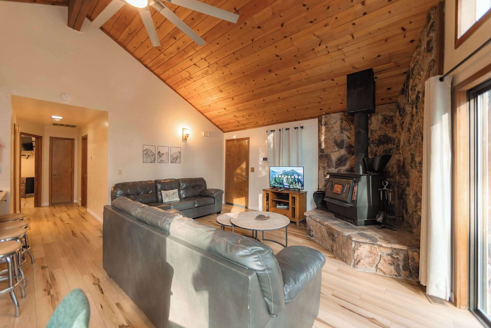 Oglala Little Lodge - Cabin Getaway