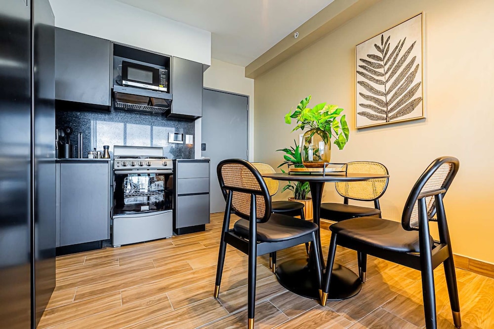 w Regal 1BR w Great Deco in Centriqo