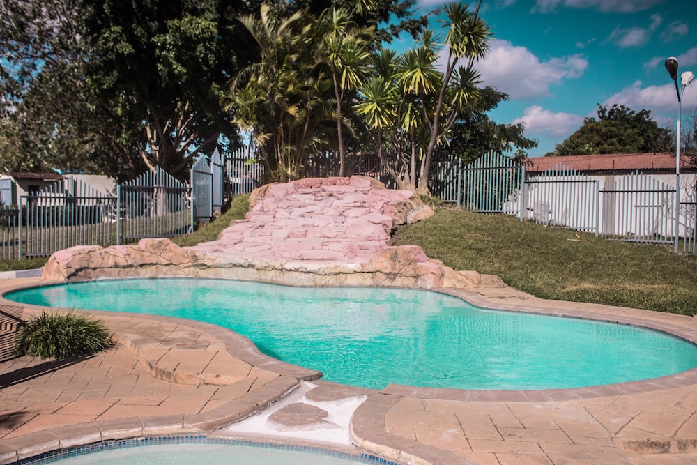Tecla Lodges