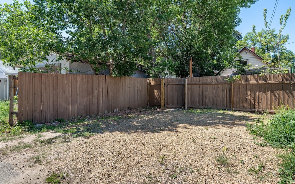 Raptor Retreat No Service Fees Backyard BBQ