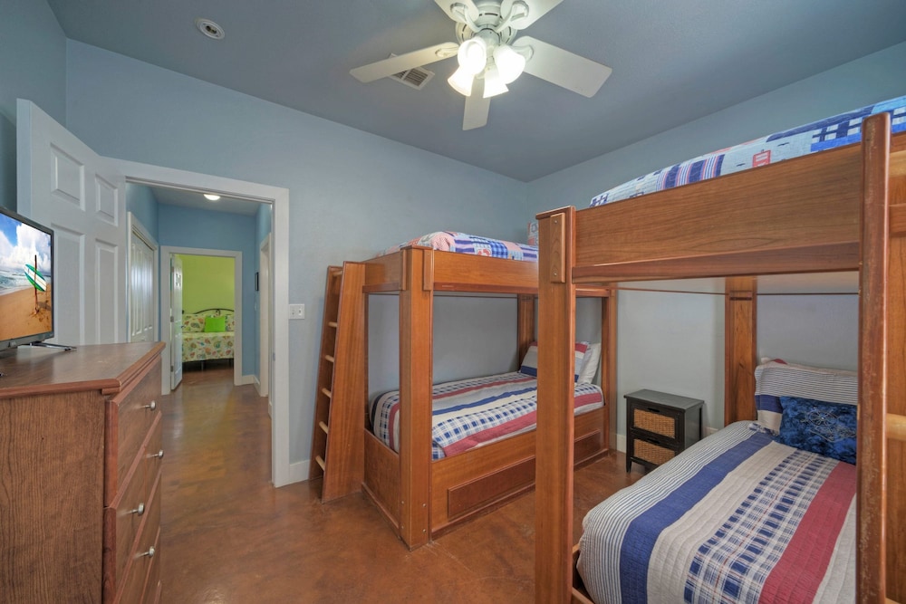 Leave of Absence Luxe Coastal Stay w Pool Outdoor Dining Minutes to Beach