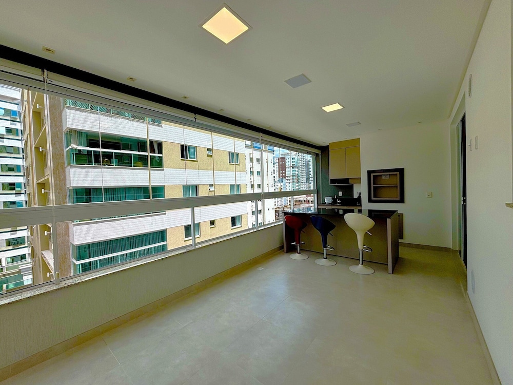 Apt w/ Gourmet Balcony 450m From Beach Reb0802