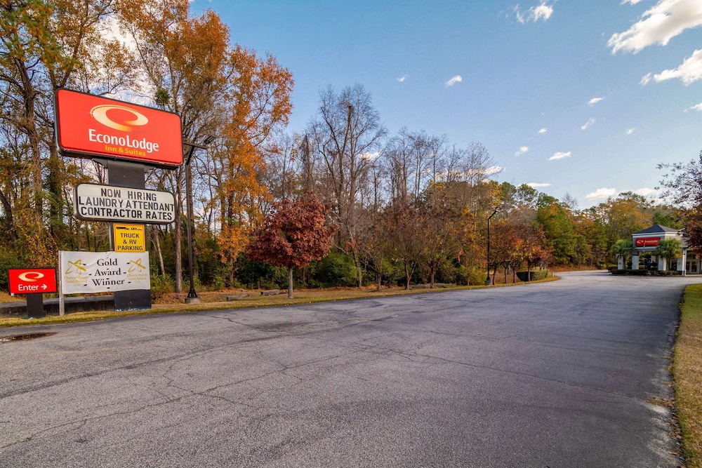 Hotel Econo Lodge Inn & Suites Cayce I-26 Airport - Image 1