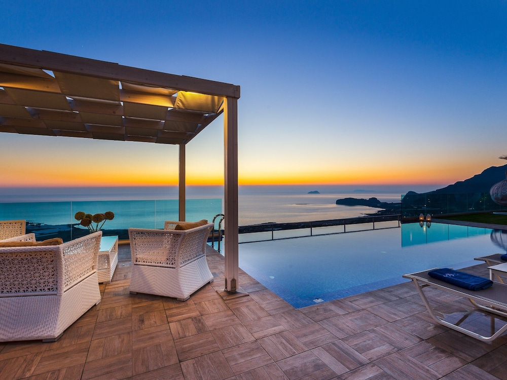 Scenic Villa With Private Pool photo 5