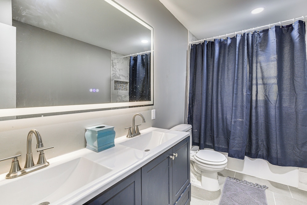 3 Mi to Main St: Modern New Paltz Home