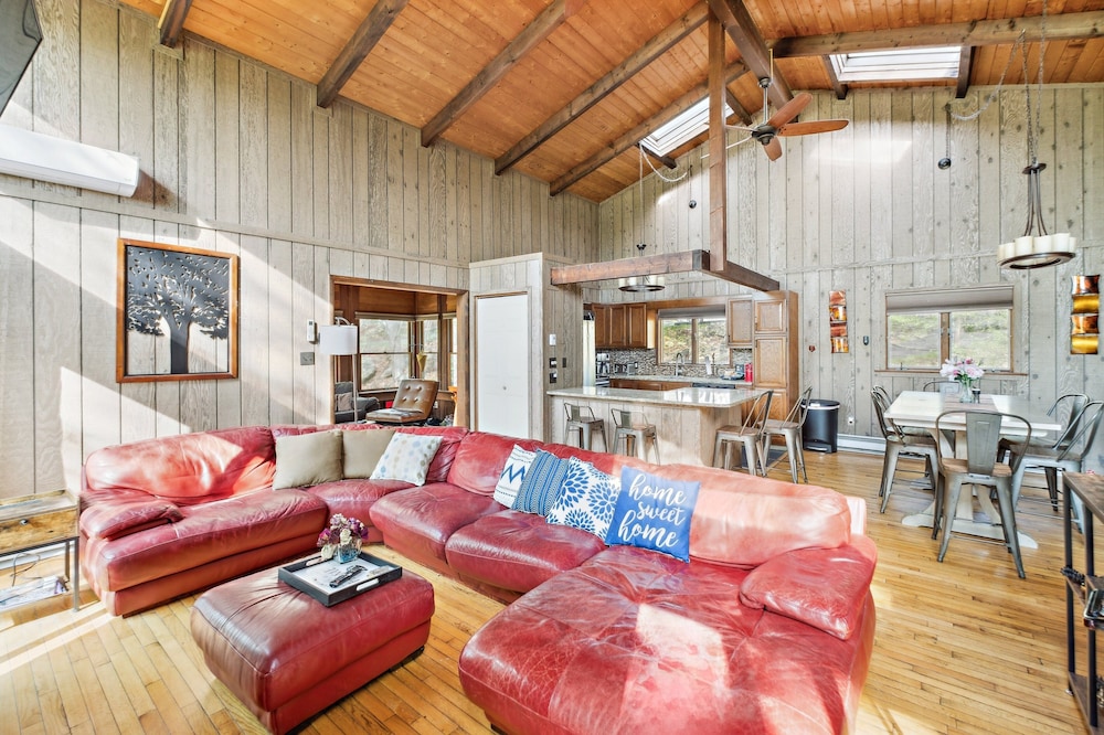 Charming Porter House In The Heart Of The Poconos 4 Bedroom Chalet