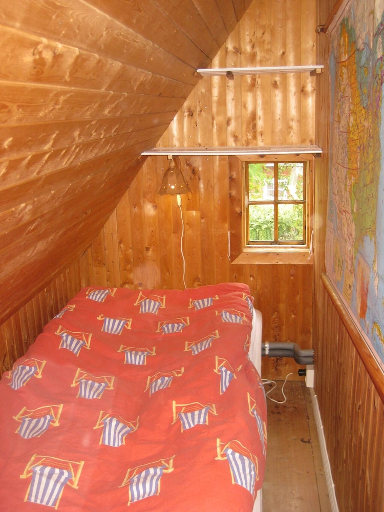 Cozy House On Norderon For Up To 8 People view 3