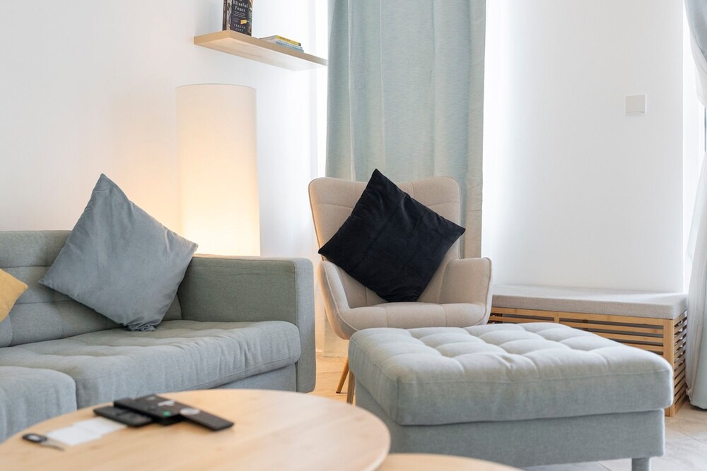 Cozy 1-bedroom Apartment for 5 in Motor City