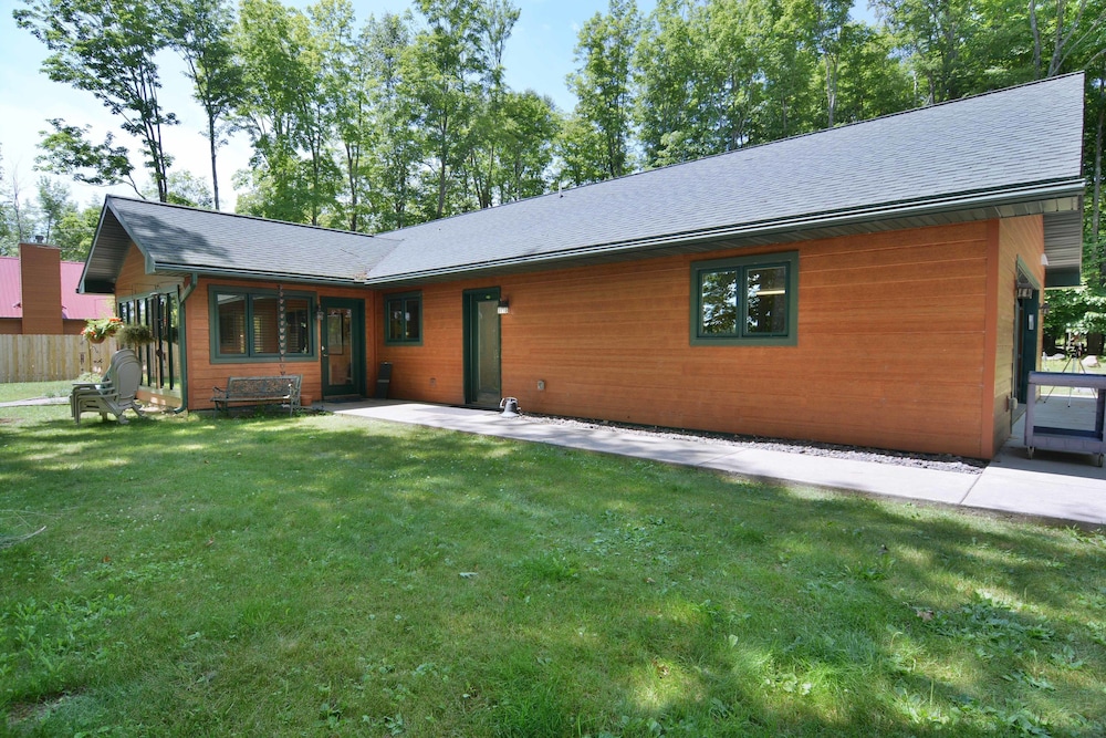 Namakagon Landing 4 Bedroom Home by RedAwning