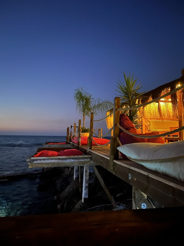 Gorgeous Seafront Villa in a Prime Resort