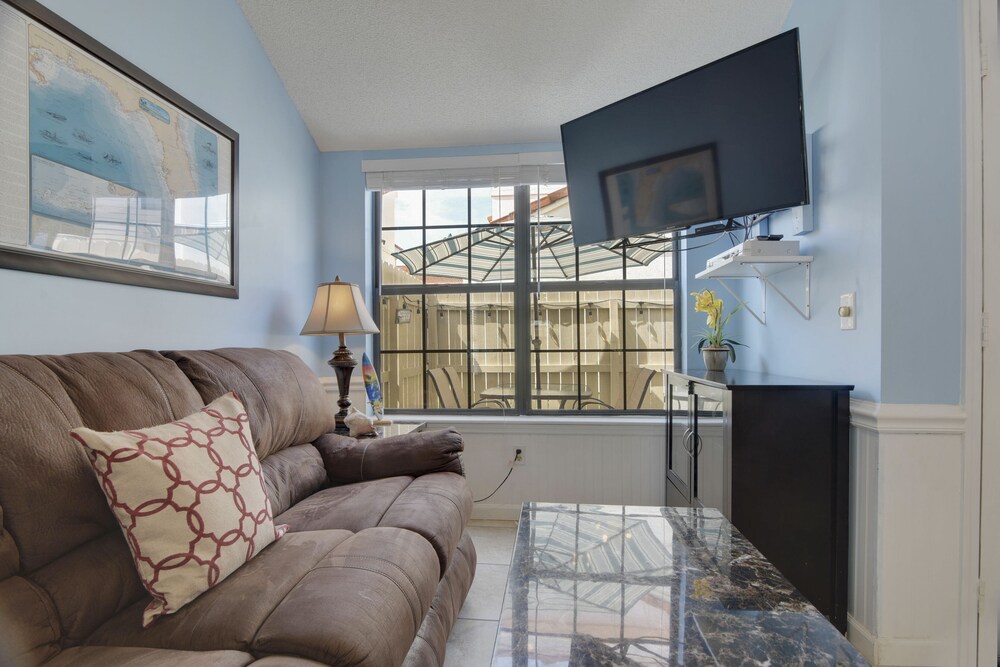 Horizon South by Book That Condo