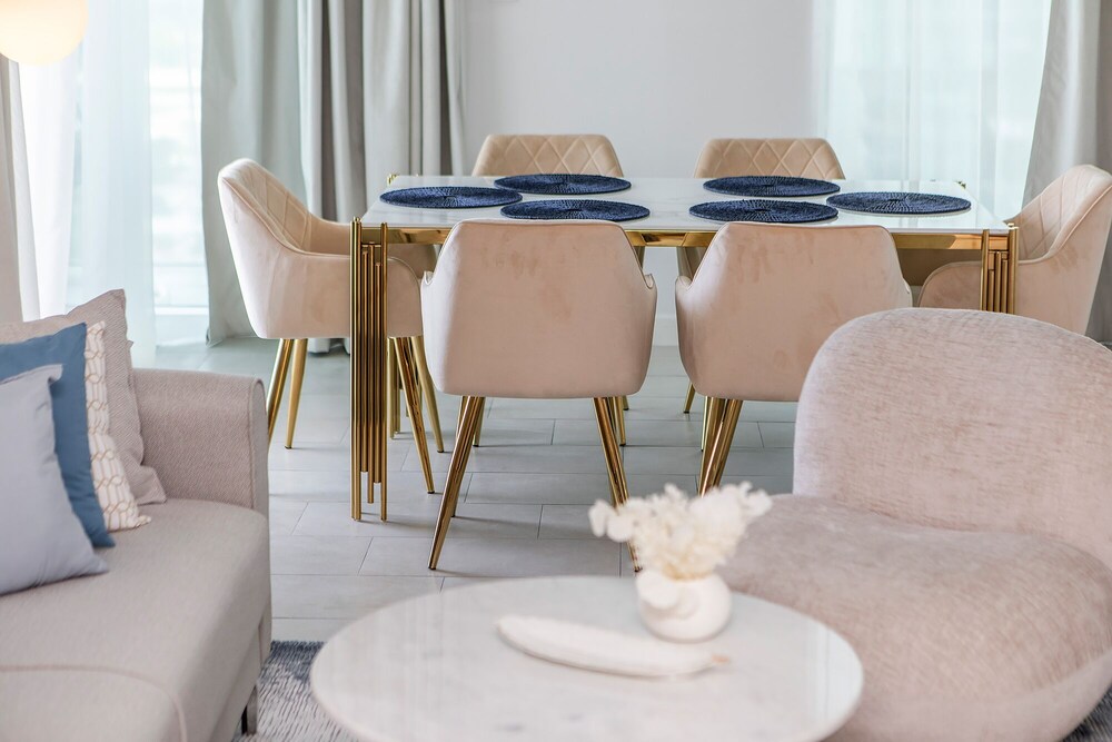 Luxury 2BR at La Vie with sea view