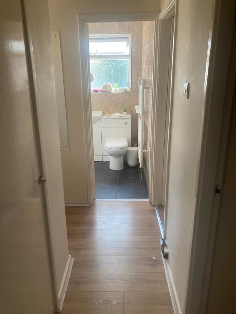 Stunning 3 -bed Semi Detached House in Cambridge view 5
