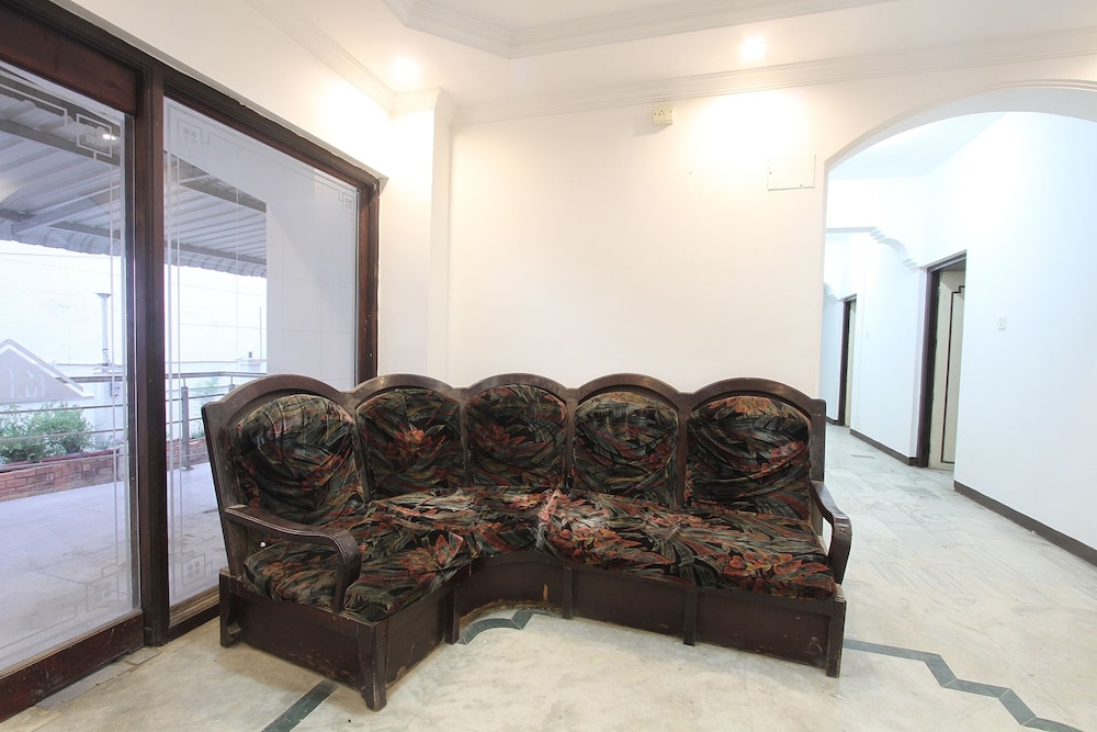 OYO Flagship 40509 Hotel Mps Residential Tower view 4