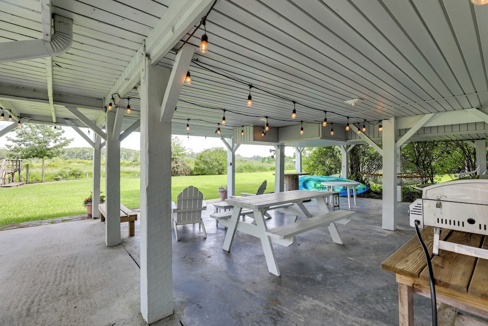Spacious Riverfront Cottage w/ Dock in Green Pond!