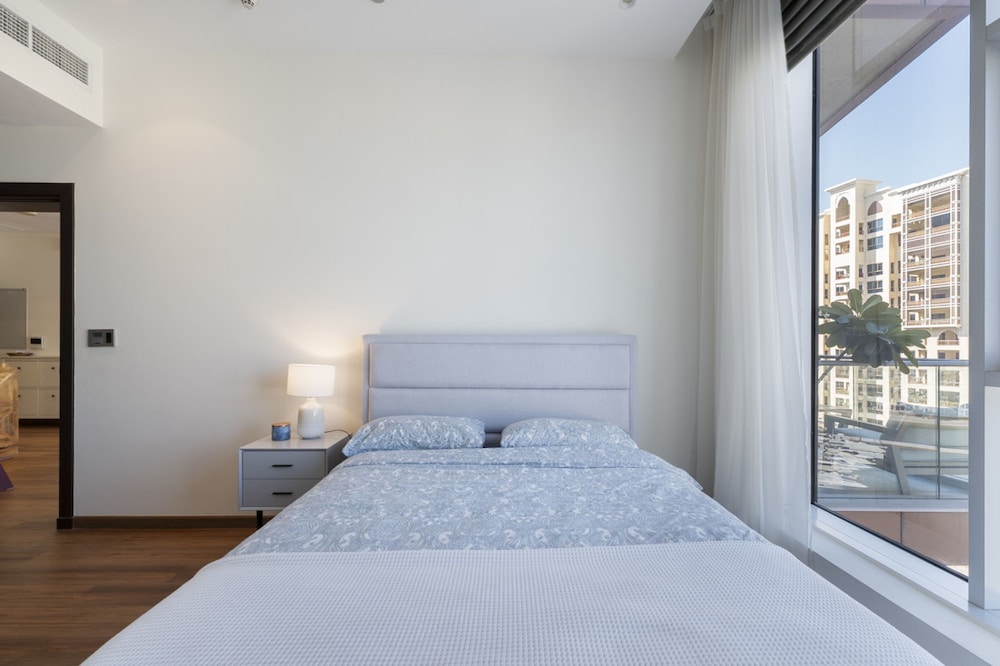 Emerald at Tiara Beach Residences With Atlantis Views
