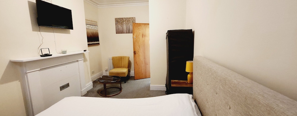 Ashford Cozy Apartment in Town Centre view 2