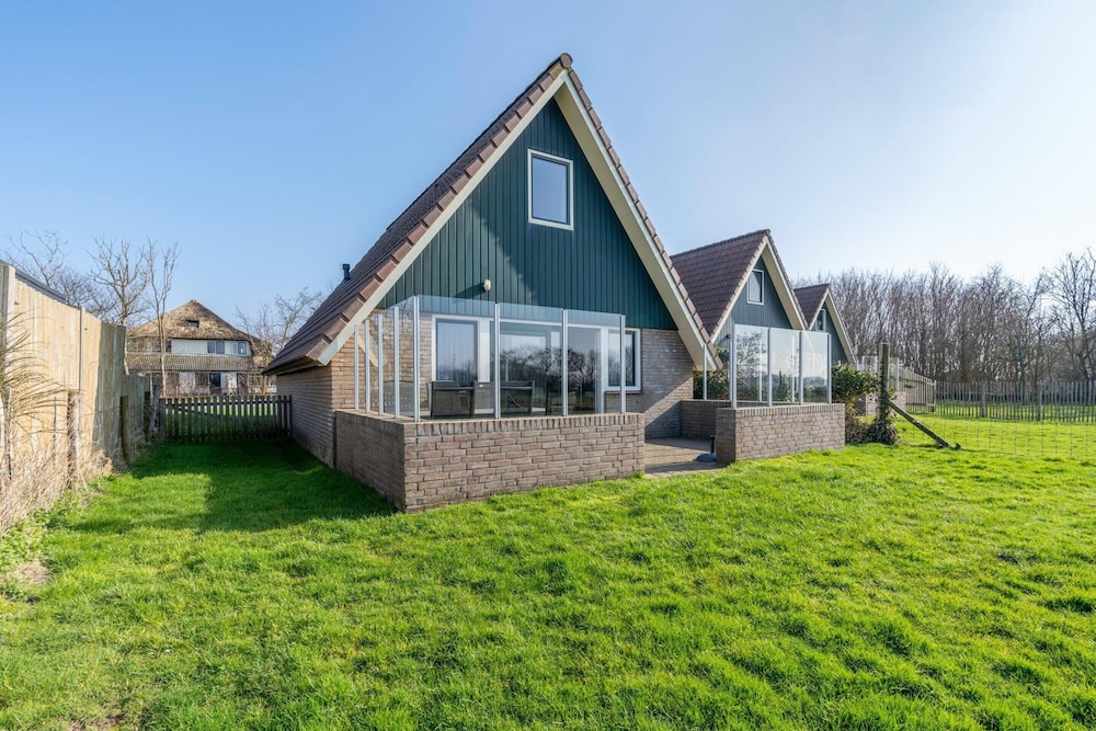 Tastefully and Modernly Furnished Holiday Home for 6 Persons
