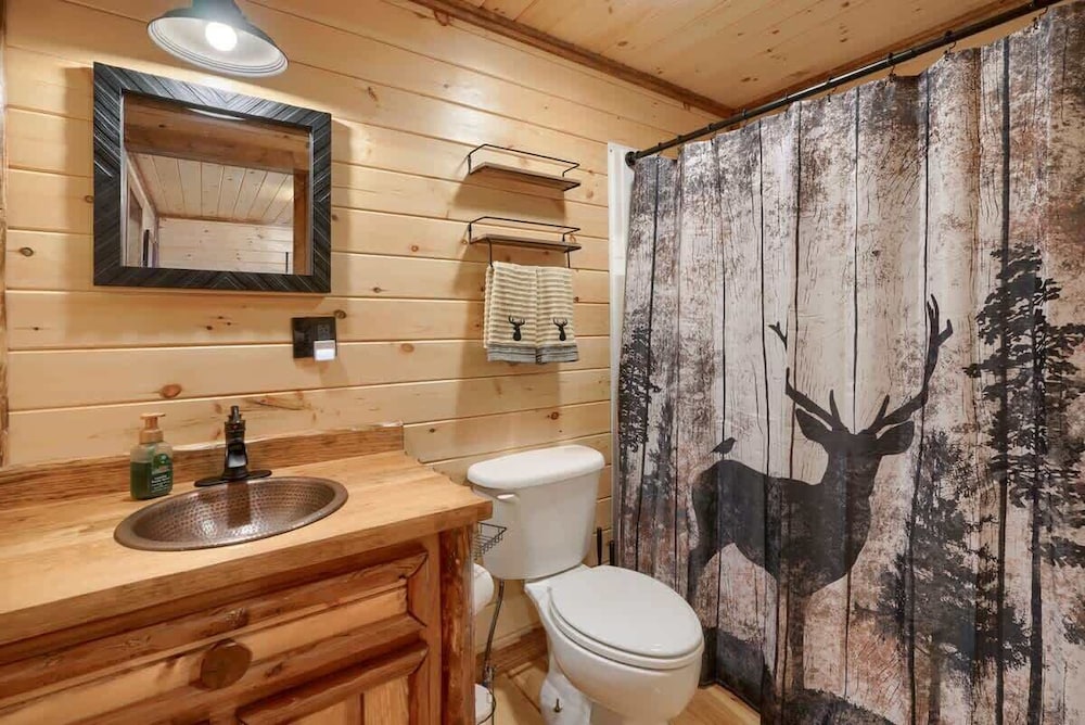 Seven Pines Cabin - Secluded in Hocking Hills