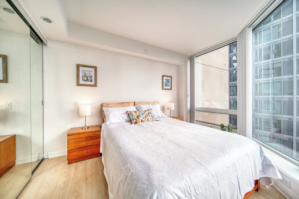 Royal York Suites - Image 3