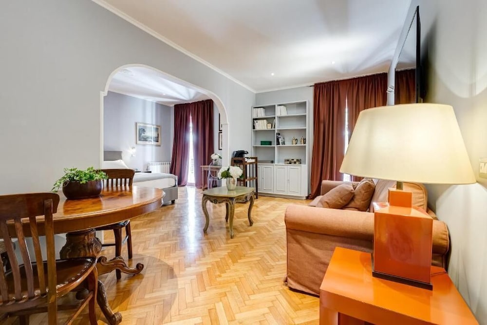 Rome Frattina 27