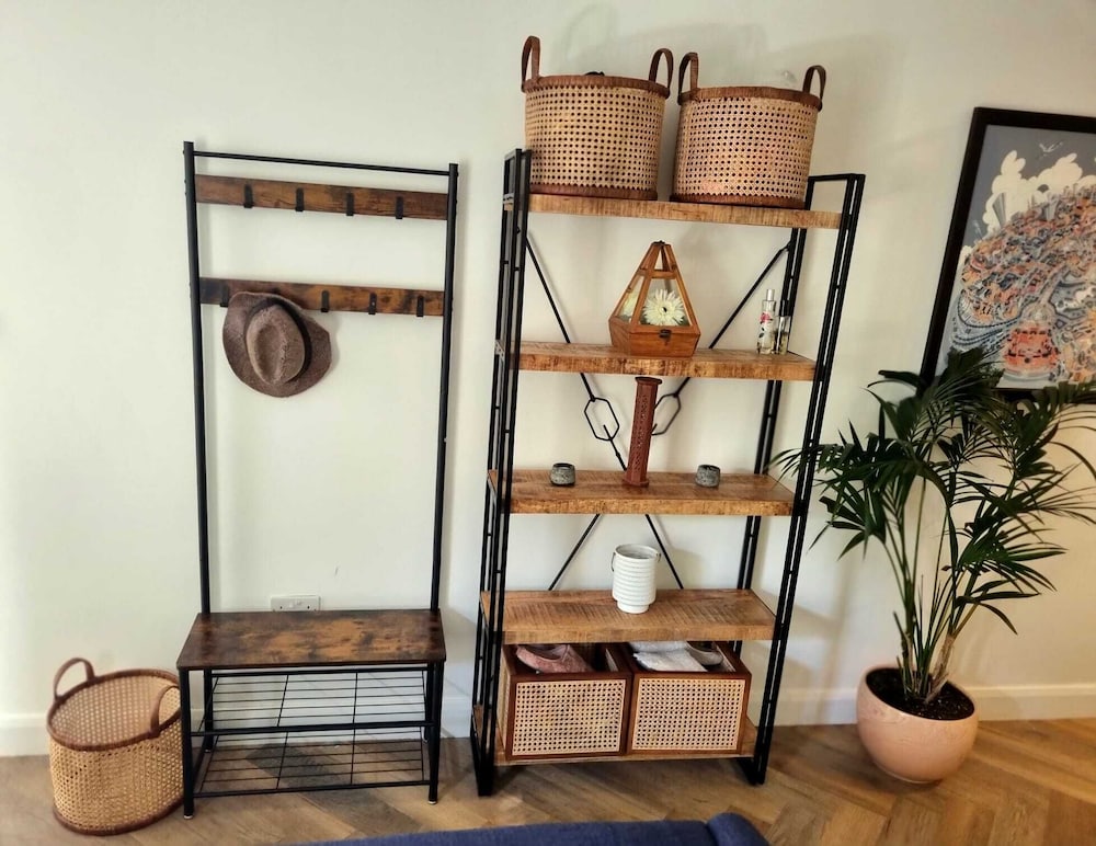 Spacious & Renovated 1-bed Garden Flat in London