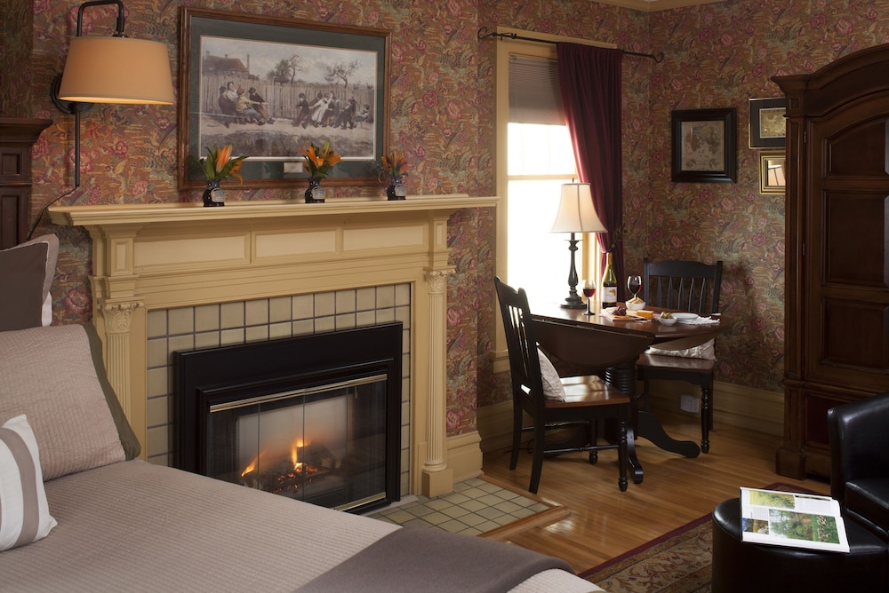 Historic Salyards Mansion by Heirloom Boutique Collection view 5