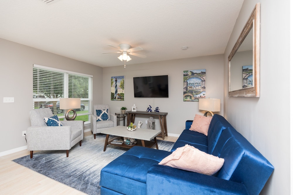 Charming Downtown Cottage 3 Bedroom Home