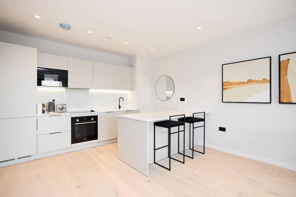 The Brondesbury Scenery - Bright 1bdr Flat With Balcony + Parking