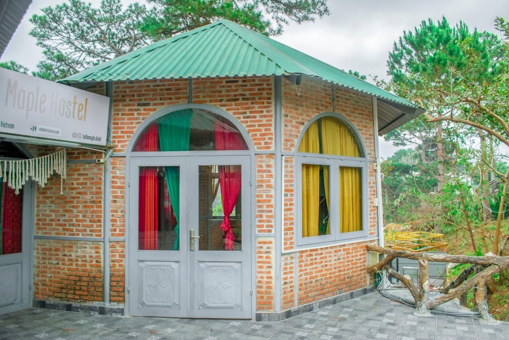 Maple Hostel