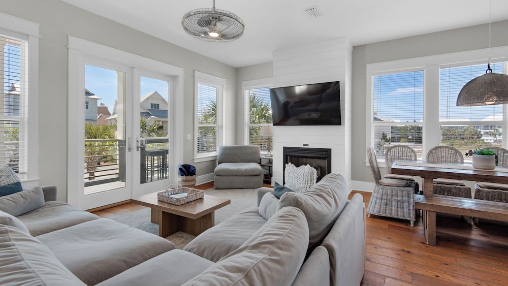 5BR Sleeps 14 in Seagrove Beach, Golf Cart, 6 Bikes, Pool + Free Attractions!