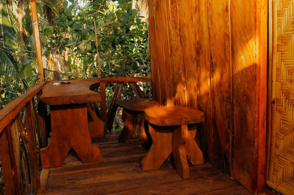 Nyuh Bengkok Tree House