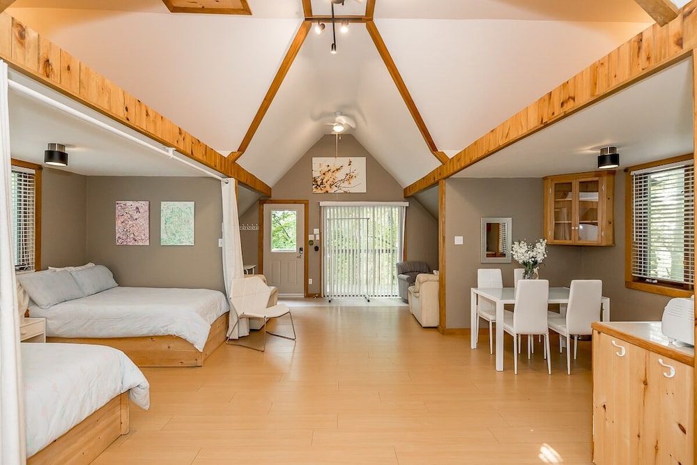 Muskoka Lakeshore Cottage Bliss