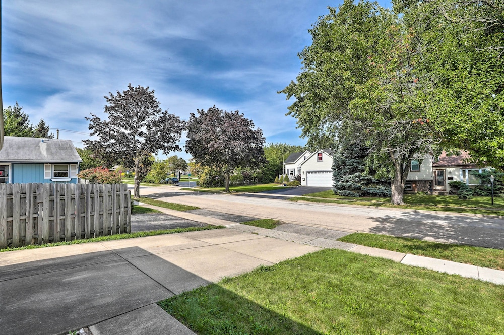 Glendale Heights Home With Office and Backyard! - Property Image 6