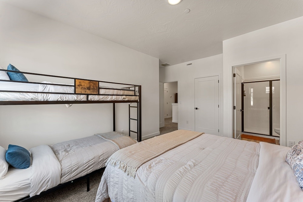 Adventure Basecamp 4 Bedroom Townhouse