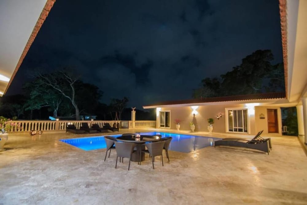 Villa With 4 Master Bedrooms w/ En-suite Bathrooms