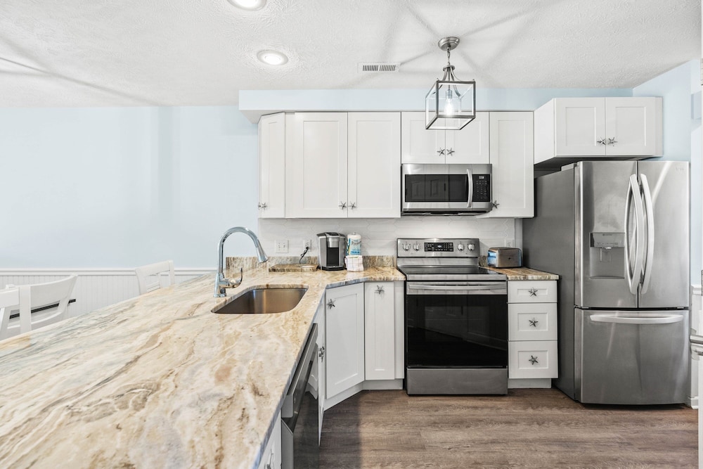 River Oaks 12b 2 Bedroom Condo