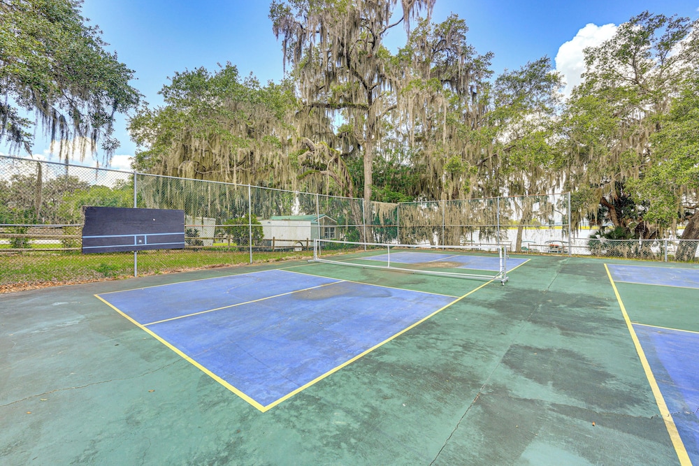 Steps to Lake Kerr: Home w/ Pool & Hot Tub Access!