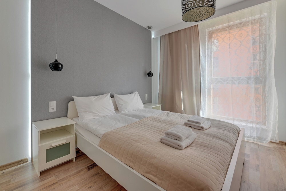 Aura - Riverside & Parking by Downtown Apartments