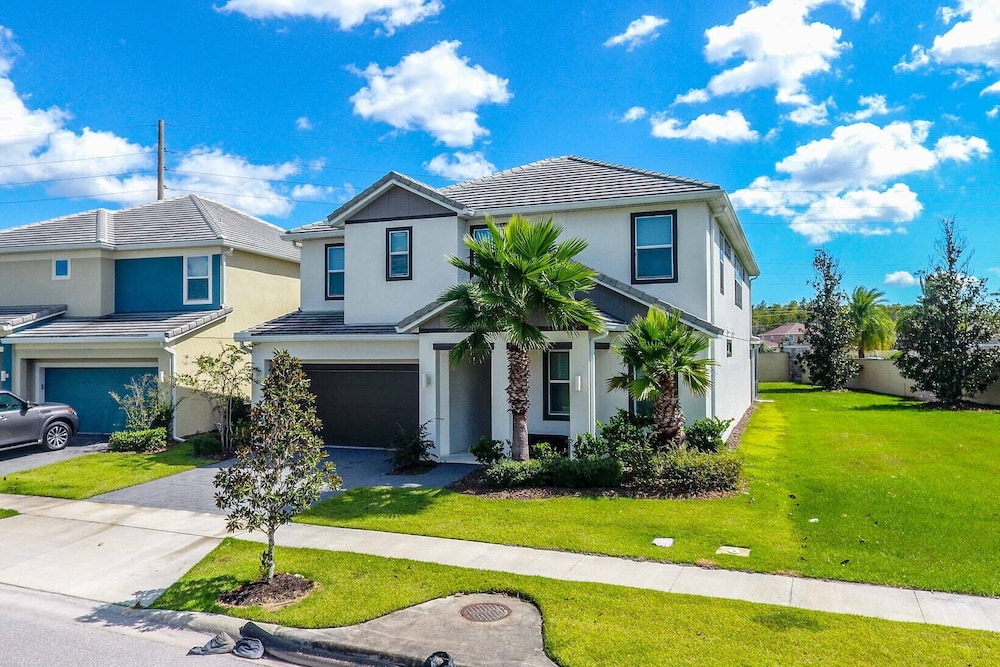 Sunshine Getaway: Stylish Home in Orlando view 3