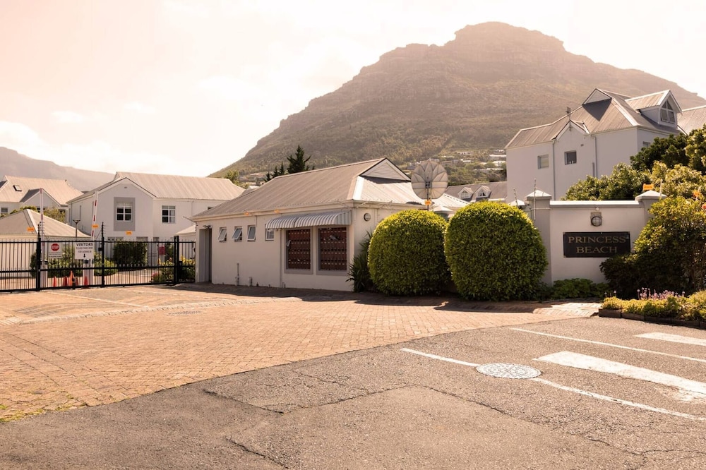 2 Bedroom Apartment, Princess Beach Club, Houtbay