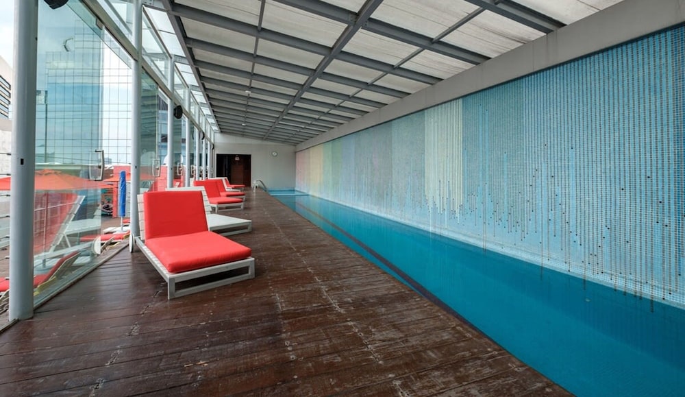 2BR Apartment With Jacuzzi - Pool - City Skyline
