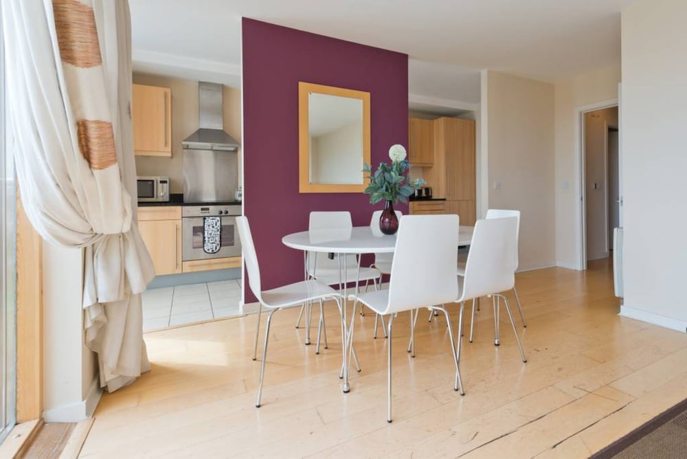 Modern, City Centre 3 Bedroom Apartment