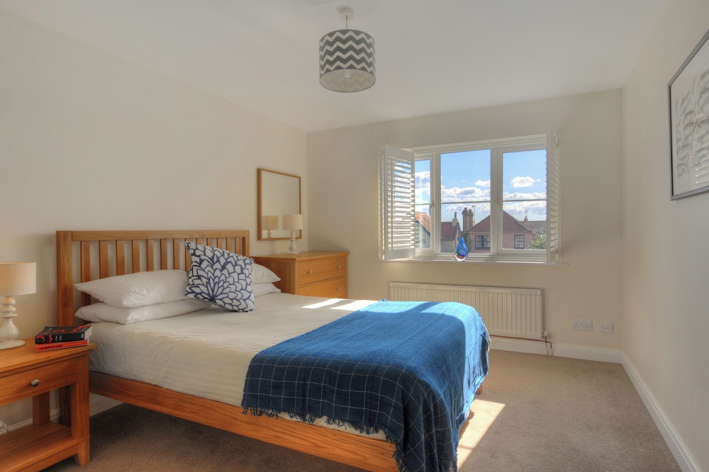 2 Studley Gardens