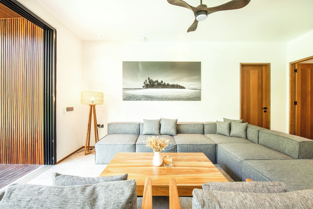 Seaside Escape: 4BR Villa, 190m to Canggu Beach
