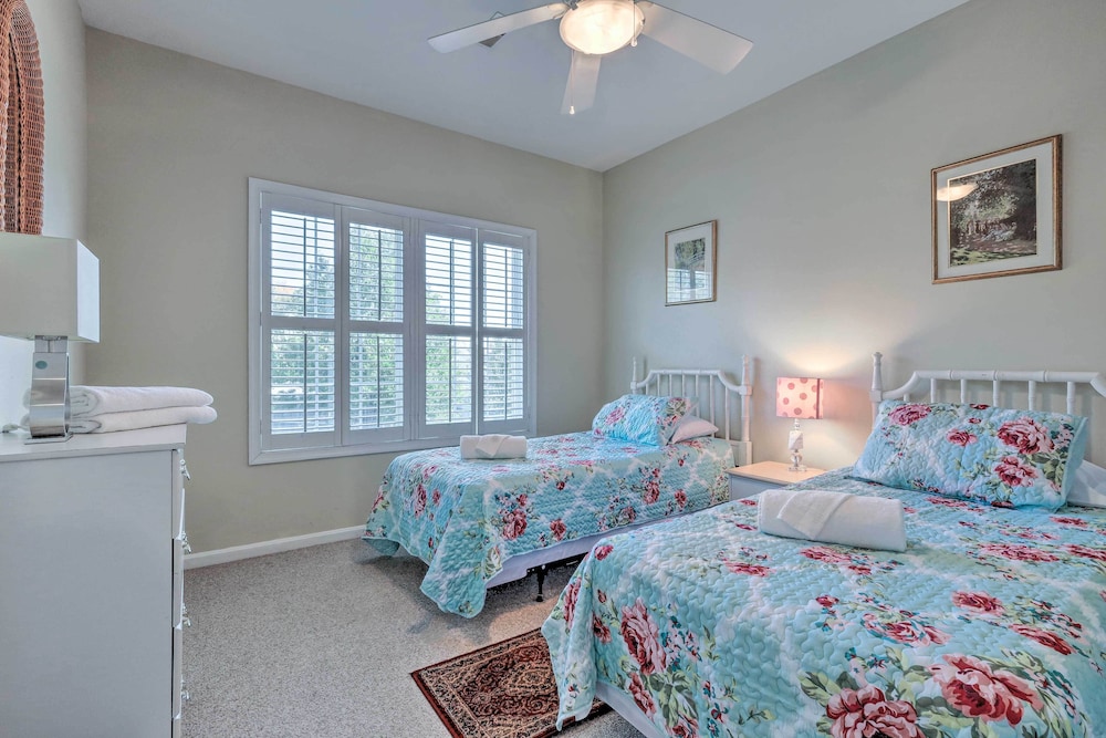 2 Mi to Ocean: Rehoboth Beach Townhome w/ Grill!