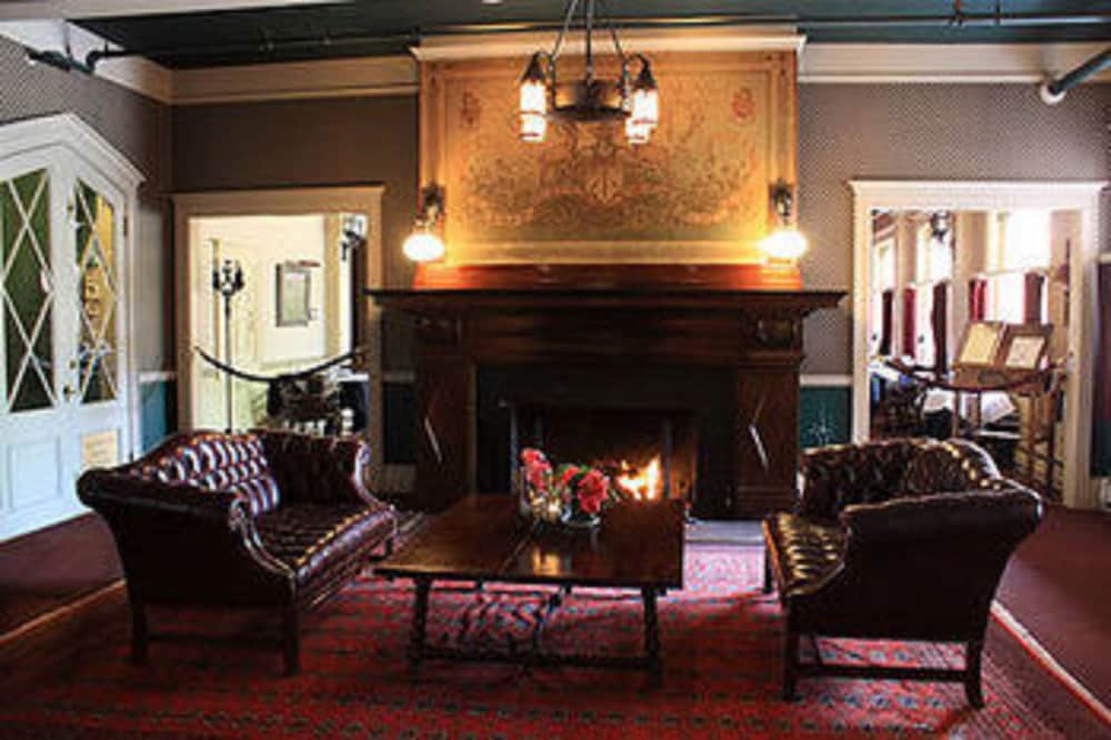 The Historic Redstone Inn