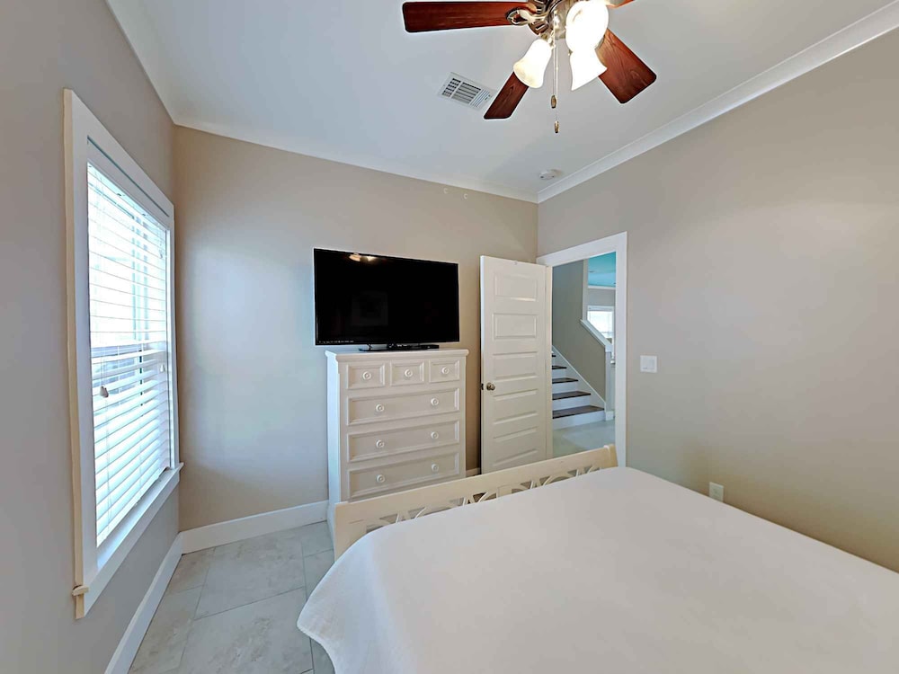 White Sands Escape by Southern Vacation Rentals view 4