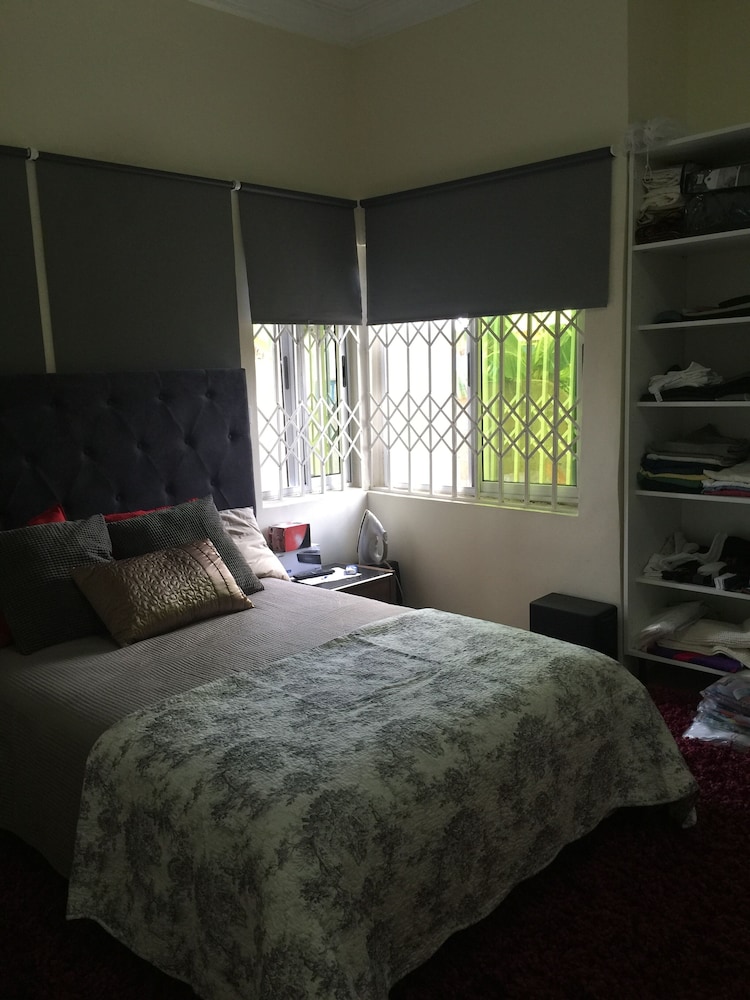 Cosy Rooms Away in a Stunning House view 4