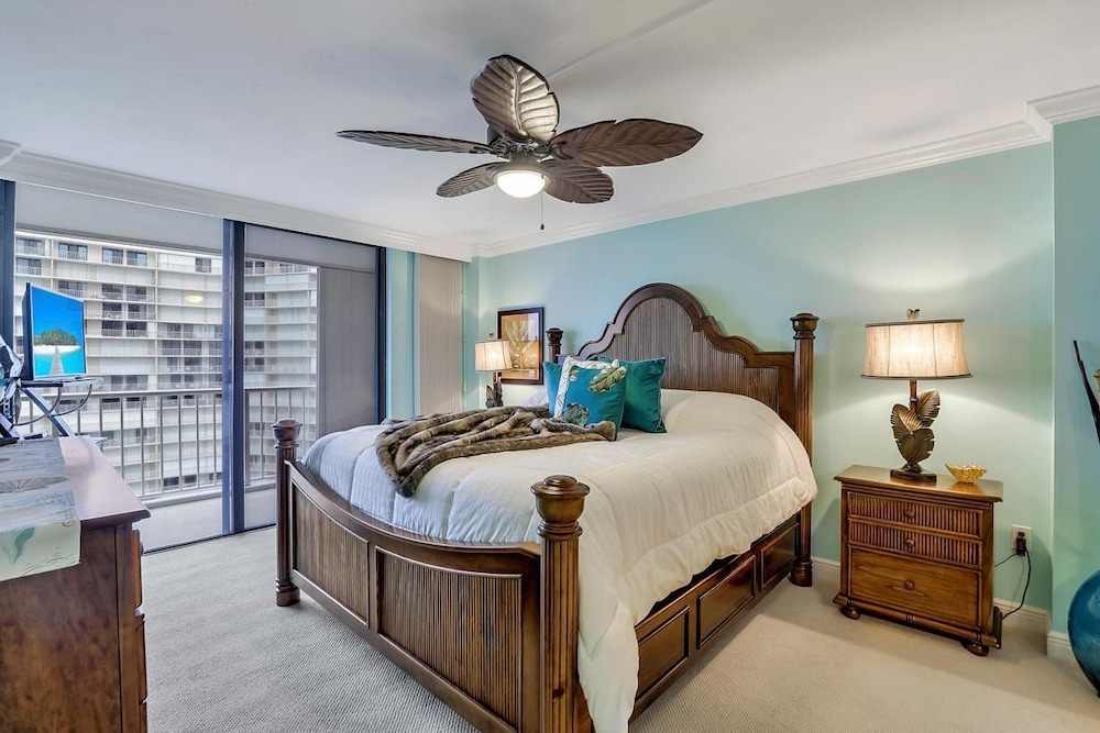 Beachfront Condo With Panoramic Ocean Views and Pool view 2